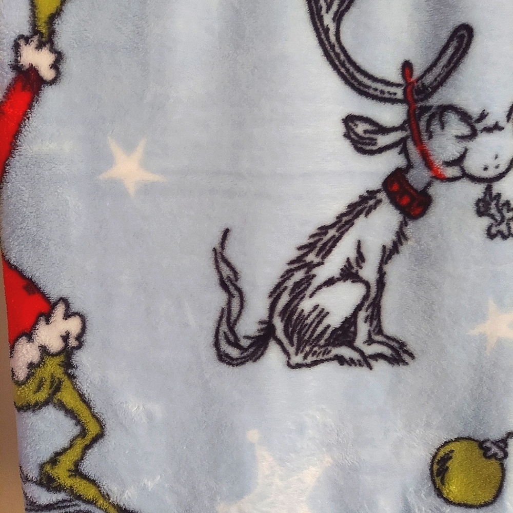 NWT Grinch Blue Limited Holiday Gift  Throw